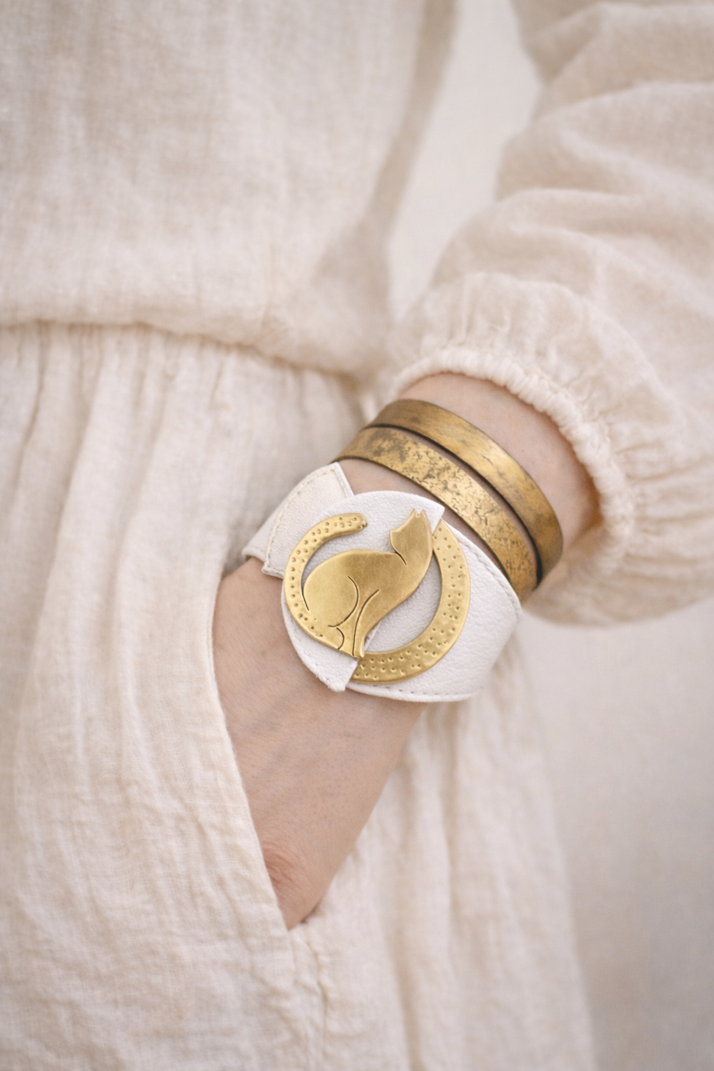 SACRED WATCHER - WHITE