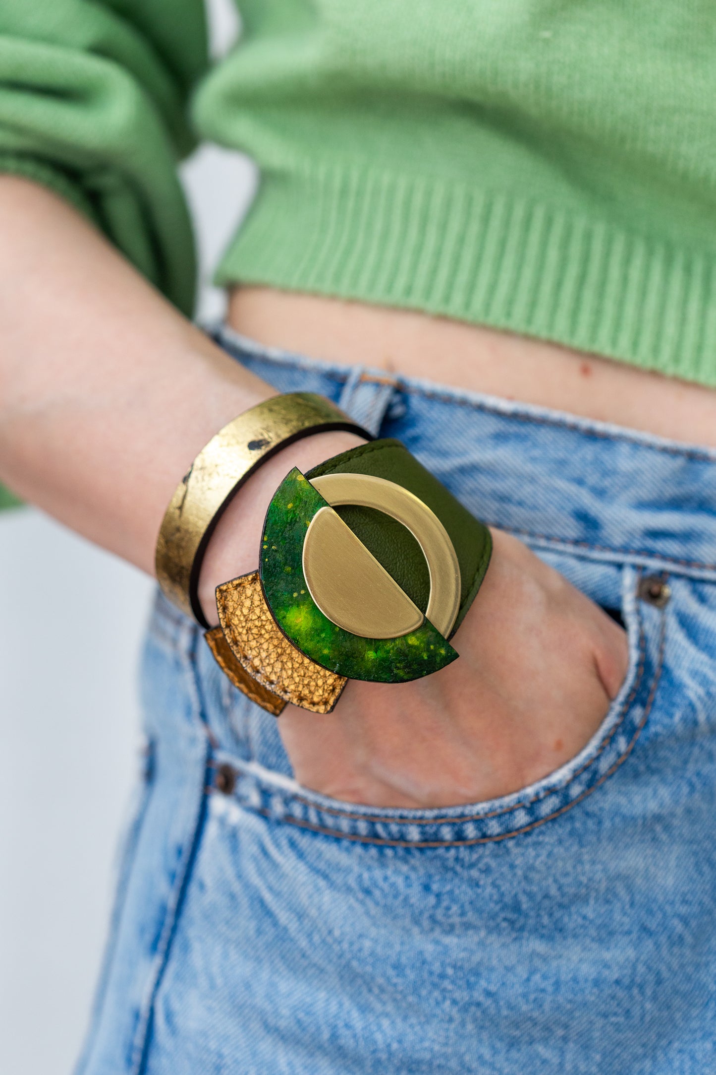 IRIDESCENT MOONSHINE - OLIVE GREEN